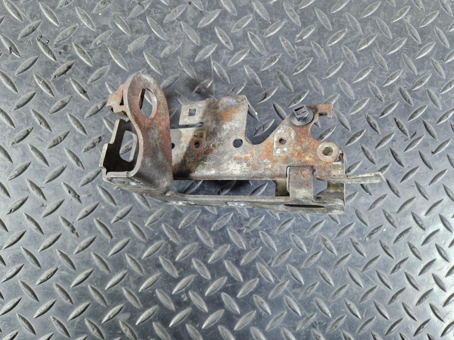 06-14 MERCEDES SPRINTER W906 ENGINE MOUNT SUPPORT CARRIER BRACKET A6512231541