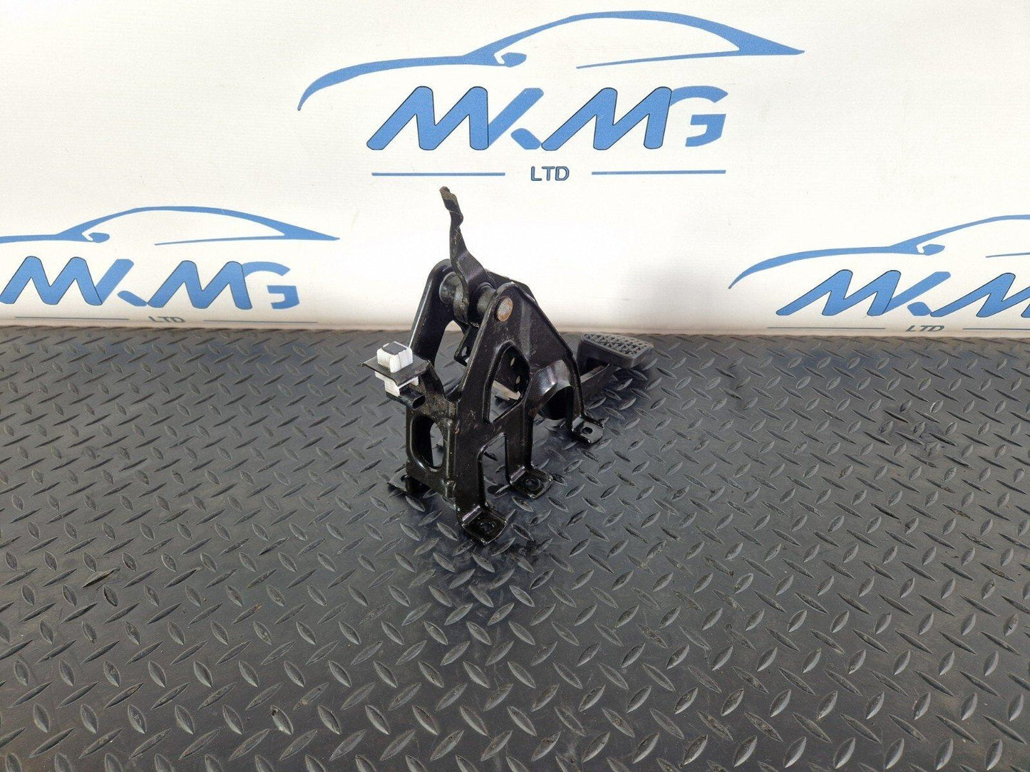 18-ON MERCEDES BENZ SPRINTER W907 BRAKE PEDAL ASSEMBLY A9102900000