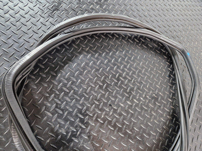 10-15 AUDI Q7 4L 3.0 TDI OEM REAR DOOR RUBBER SEAL FITS LEFT & RIGHT 4L0833721A