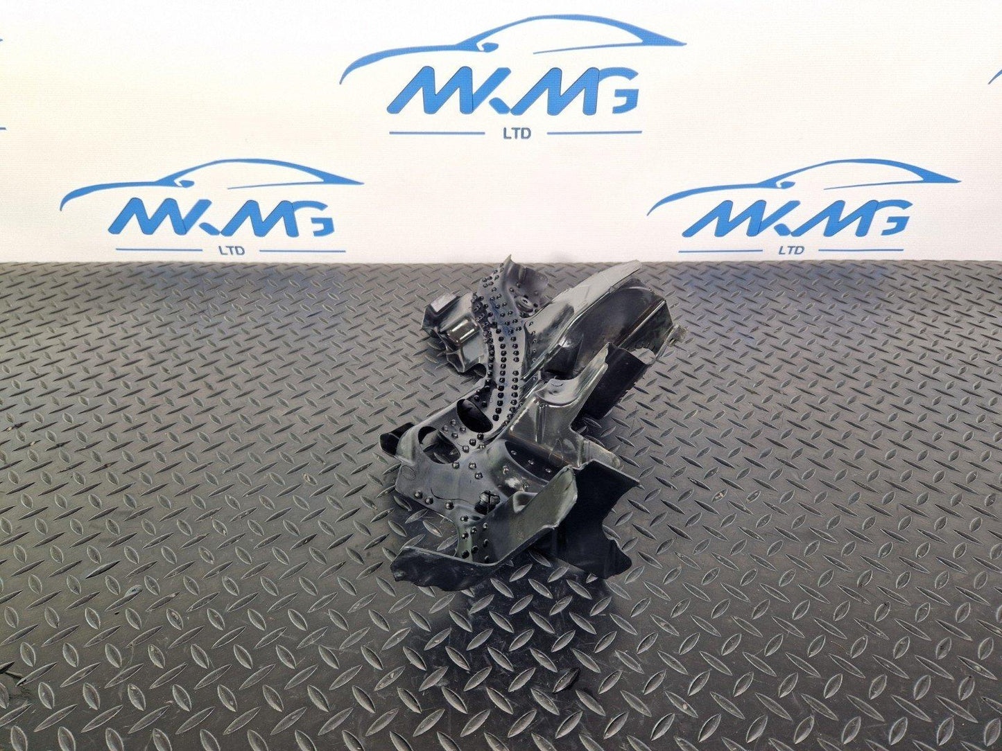 14-21 MERCEDES BENZ C200d W205 OEM RIGHT CENTER NOISE CAPSULE A2135244100