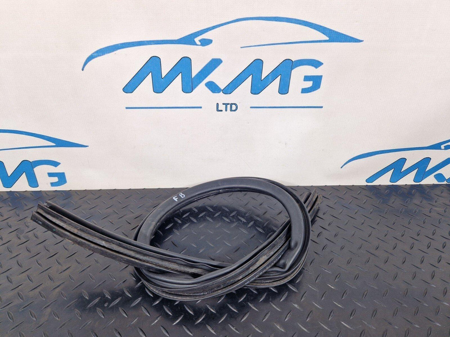 10-18 AUDI A7 4G S-LINE GENUINE ENGINE BAY BONNET RUBBER WEATHER SEAL 4G8823723A