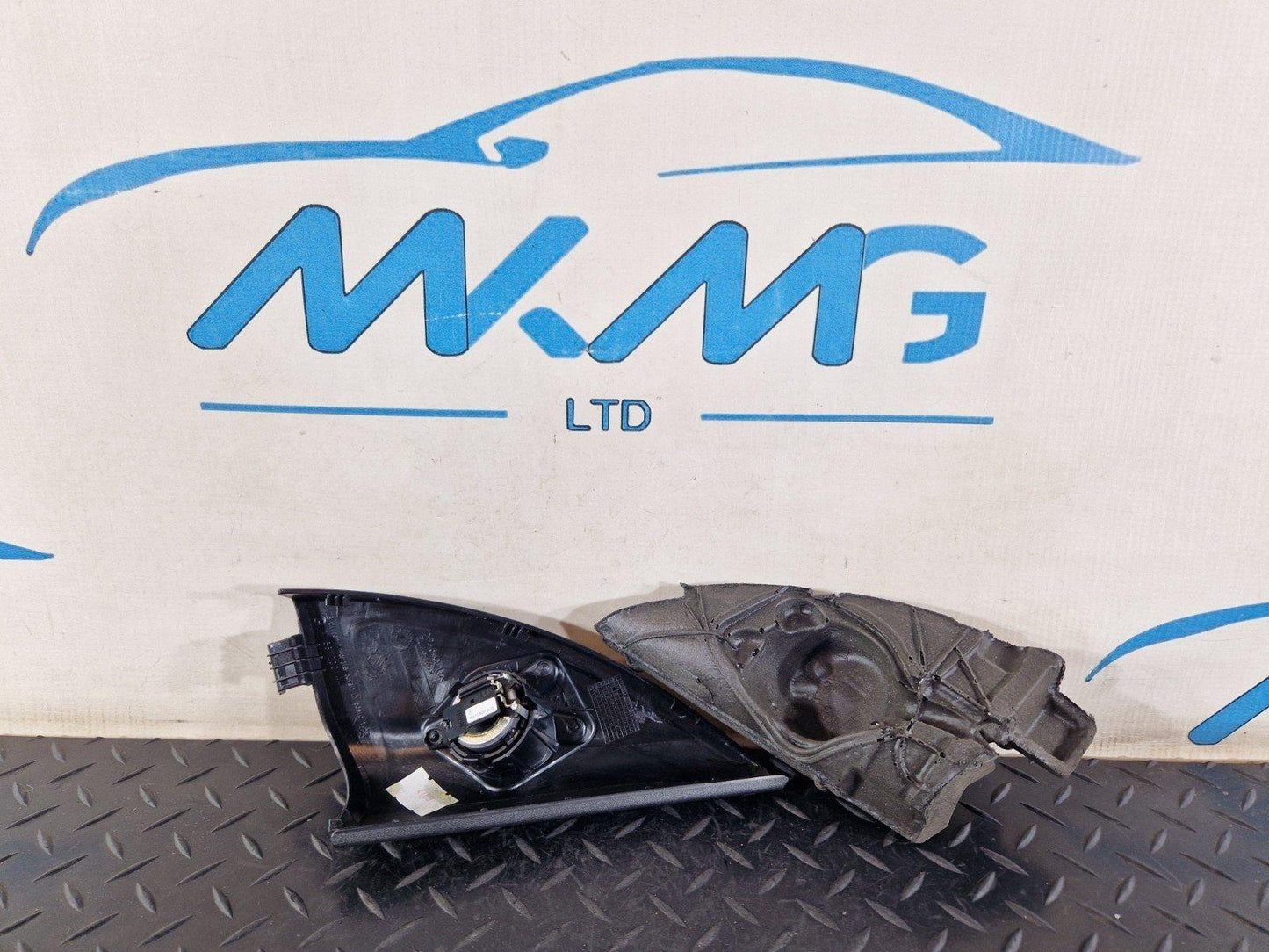 11-19 MERCEDES BENZ ML W166 LEFT DOOR TRIANGLE SPEAKER A1667200144