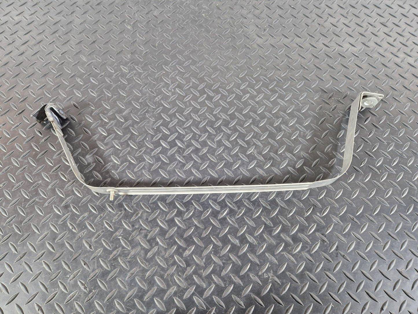 14-21 MERCEDES BENZ C200 W205 FUEL TANK BRACKET MOUNT HOLDER A2054700040