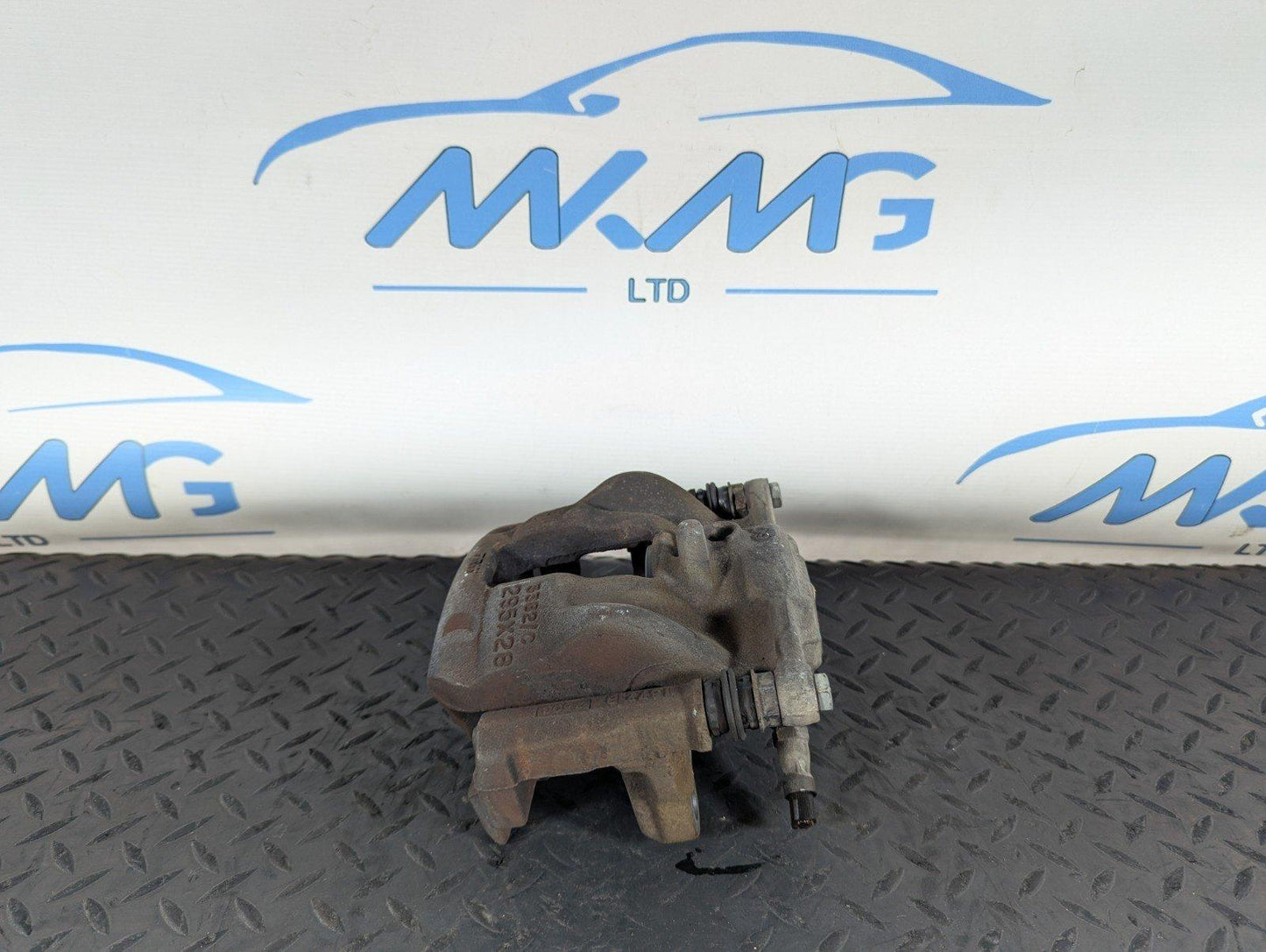 13-19 MERCEDES BENZ CLA C117 GENUINE FRONT LEFT N/S BRAKE CALIPER A24637 295X28