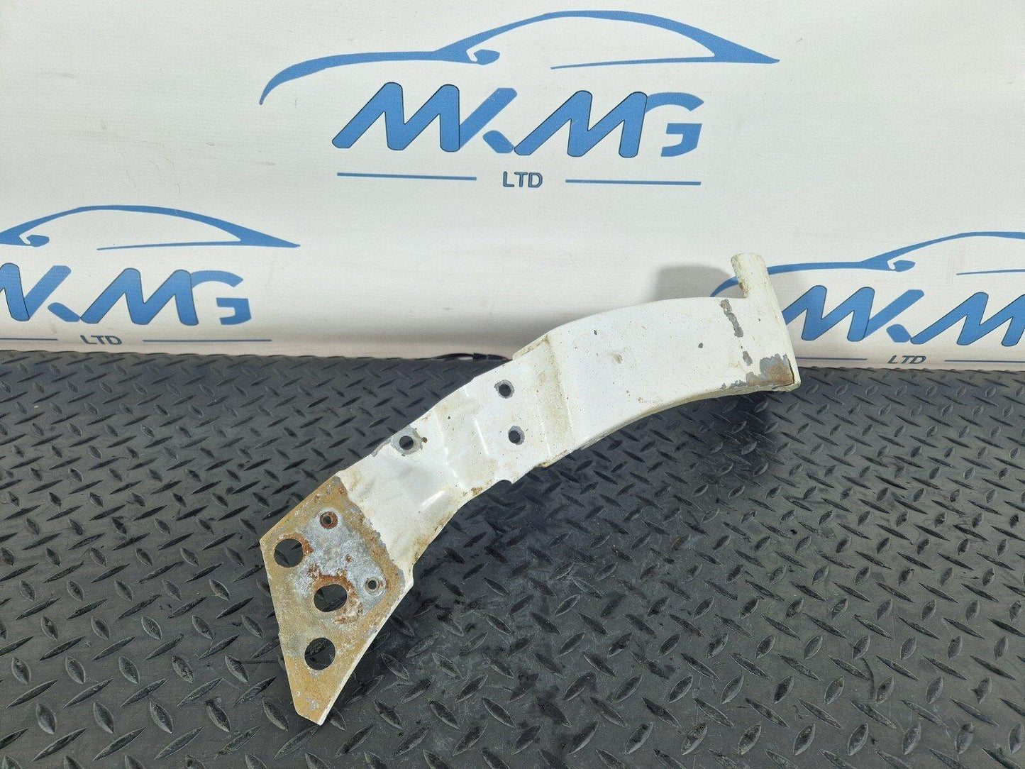 18-ON MERCEDES BENZ SPRINTER W907 W910 FRONT LEFT N/S WING STRIP A9108810200