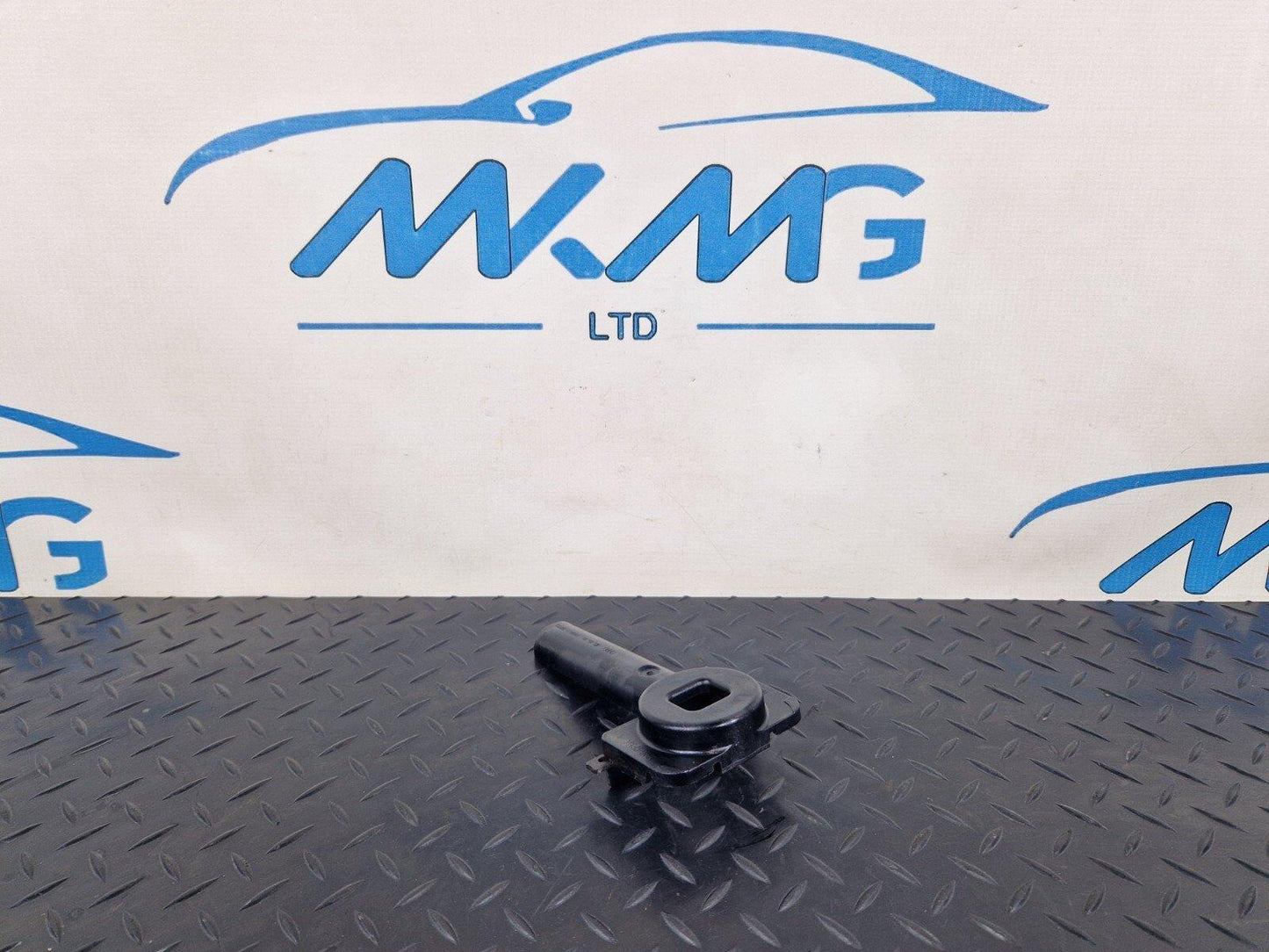 12-18 AUDI A6 C7 GENUINE COOLANT REGULATOR SUPPORT 4G0805201