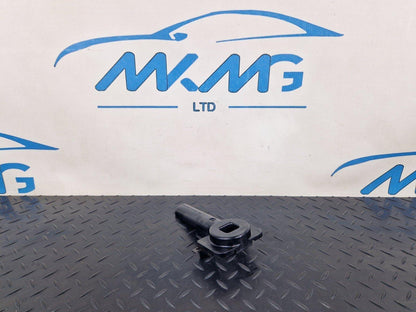 12-18 AUDI A6 C7 GENUINE COOLANT REGULATOR SUPPORT 4G0805201