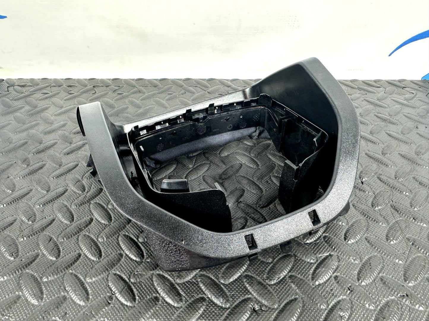 14-21 MERCEDES BENZ GENUINE STEERING COLUMN SURROUND TRIM COVER A20568015079051
