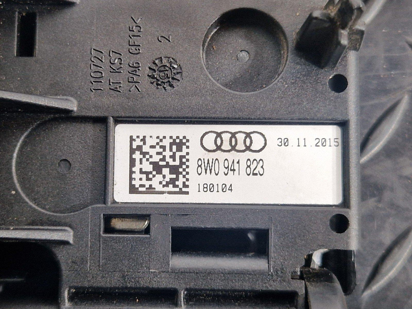16-19 AUDI A4 B9 POSITIVE BATTERY POWER DISTRIBUTION BOX CONNECTOR 8W0941823