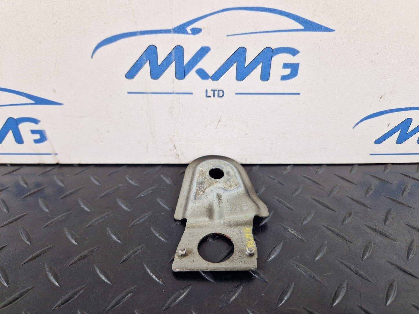 16-19 AUDI A4 B9 GENUINE OEM FRONT LEFT N/S FENDER MOUNT BRACKET 8W0821467