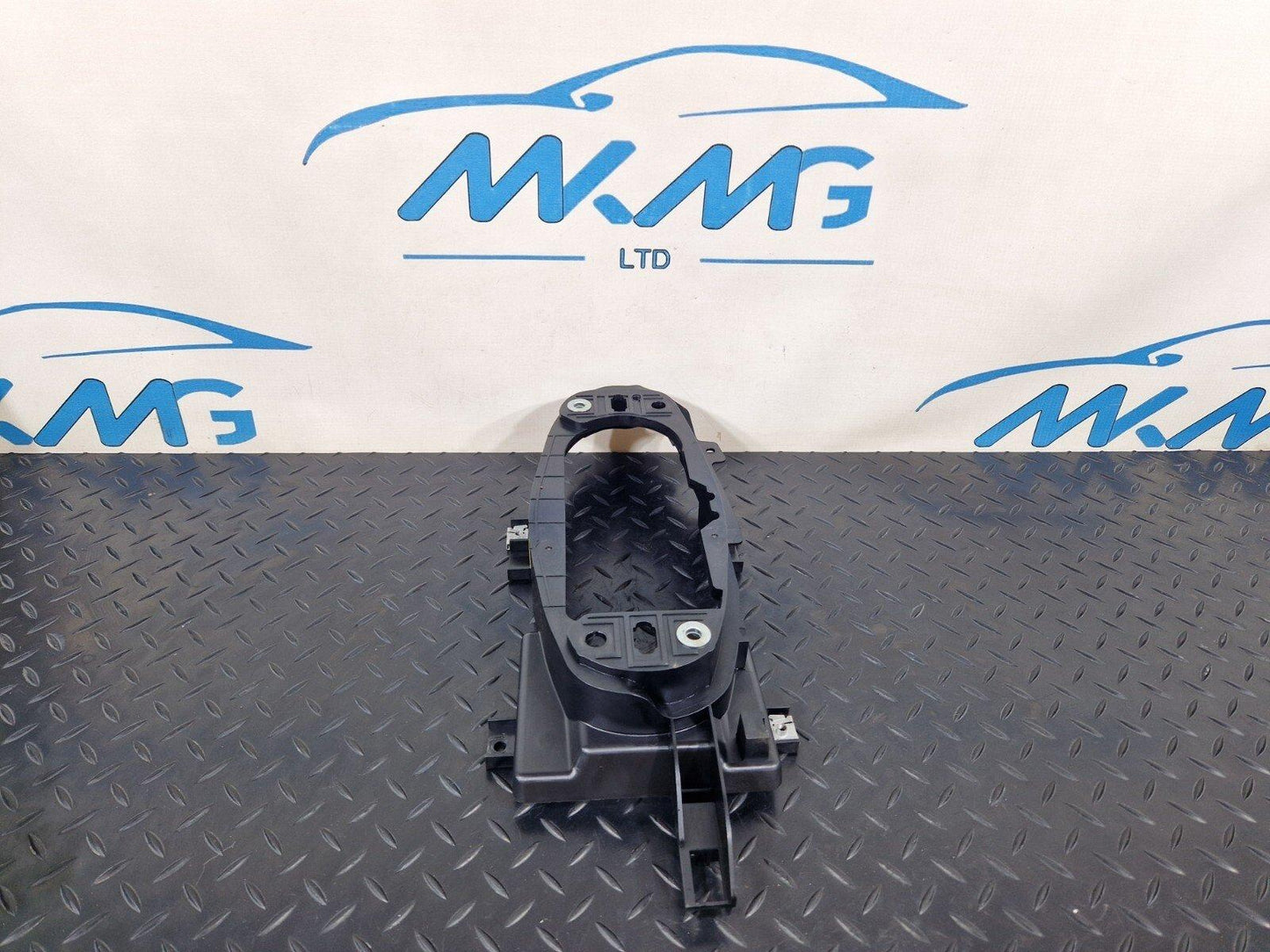 16-19 AUDI A4 B9 S-LINE GENUINE GEARSTICK MOUNTING PLATE BRACKET 8W0863531