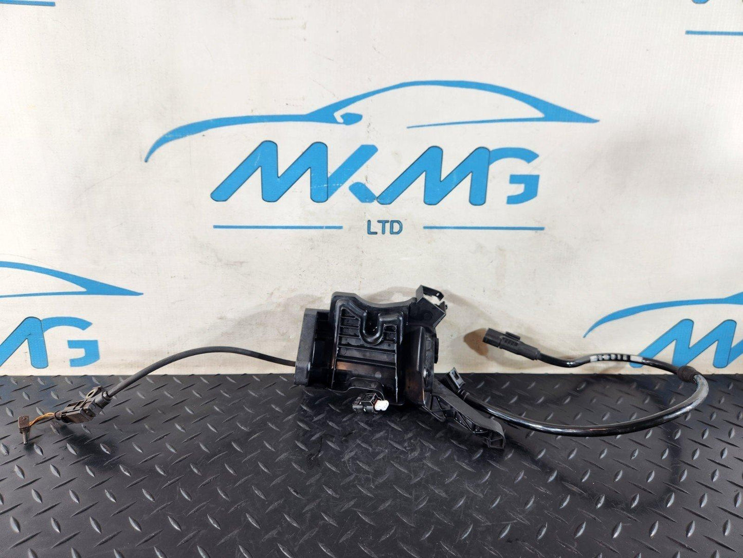 19-ON MERCEDES B CLASS W247 FRONT RIGHT BRAKE HYDRAULIC LINE BRACKET A1774214600