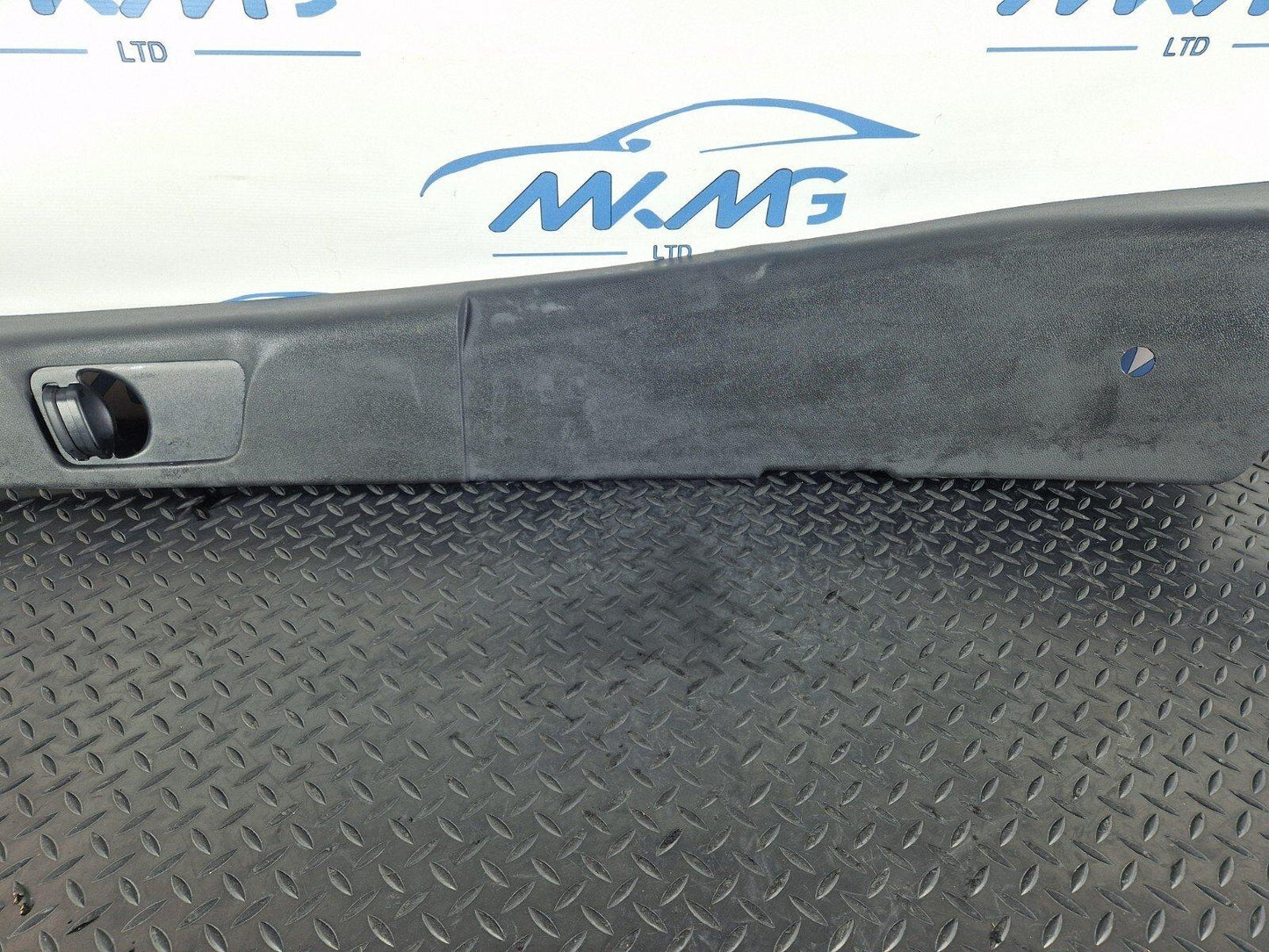 18-ON MERCEDES BENZ SPRINTER W907 W910 LEFT SIDE B PILLAR TRIM COVER A9076903200