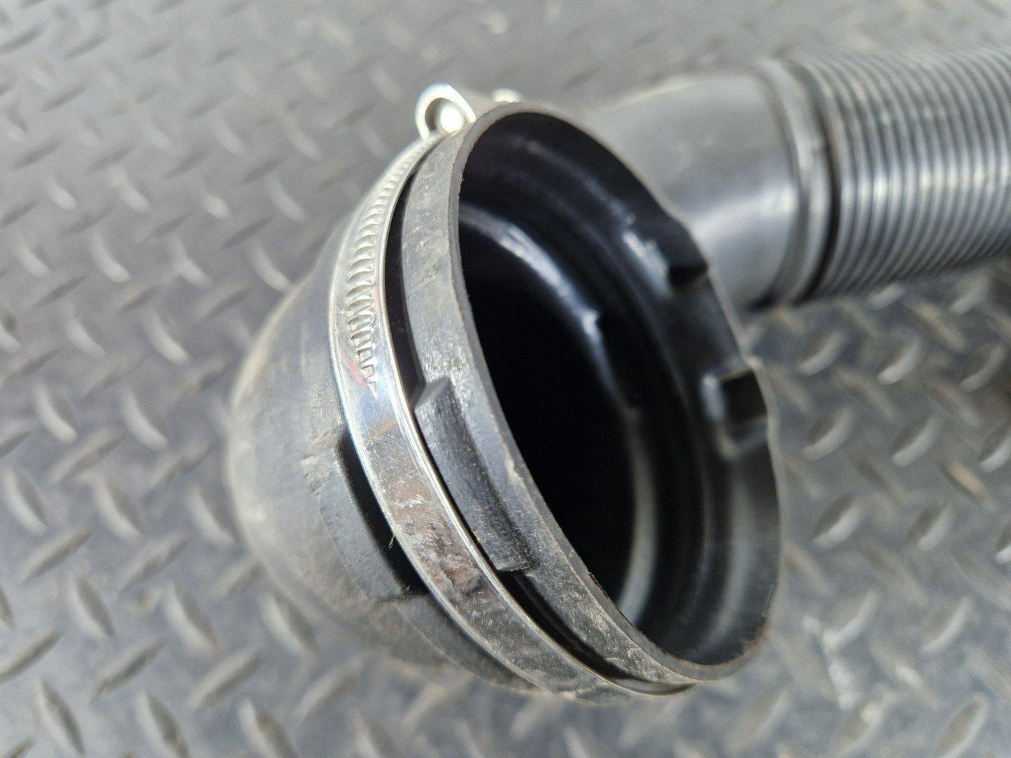 12-18 AUDI A6 C7 2.0 DIESEL CGL GENUINE AIR INTAKE HOSE 4G0129615D