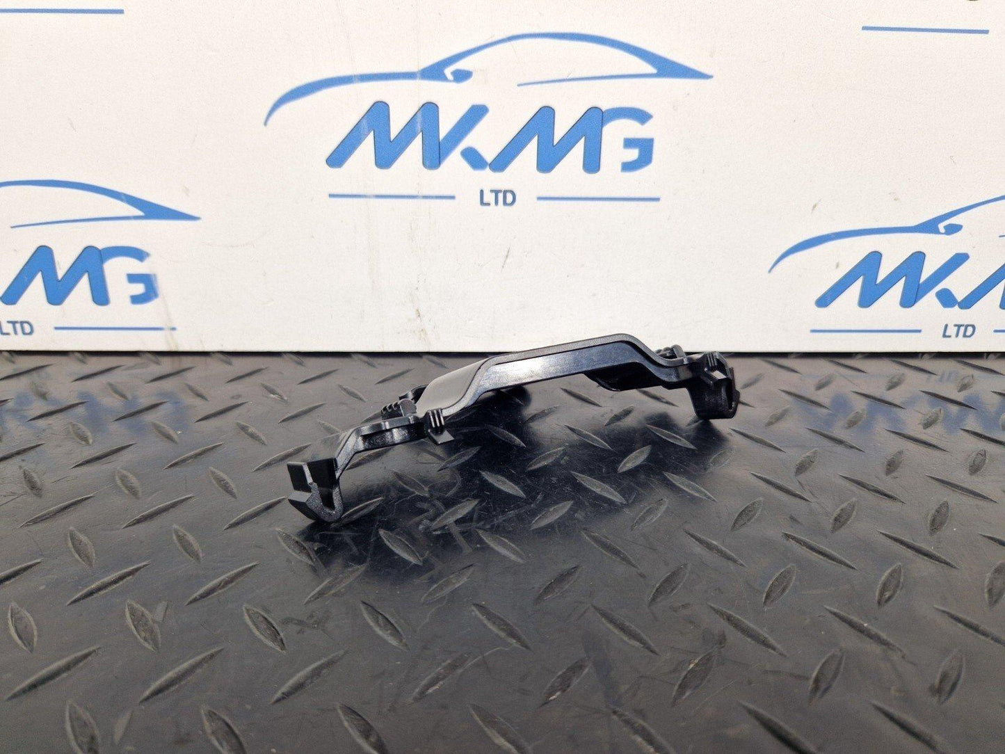 16-19 AUDI A4 AVANT B9 S-LINE PILLAR SEAT BELT GUIDE GUIDE BRACKET 8W0867192