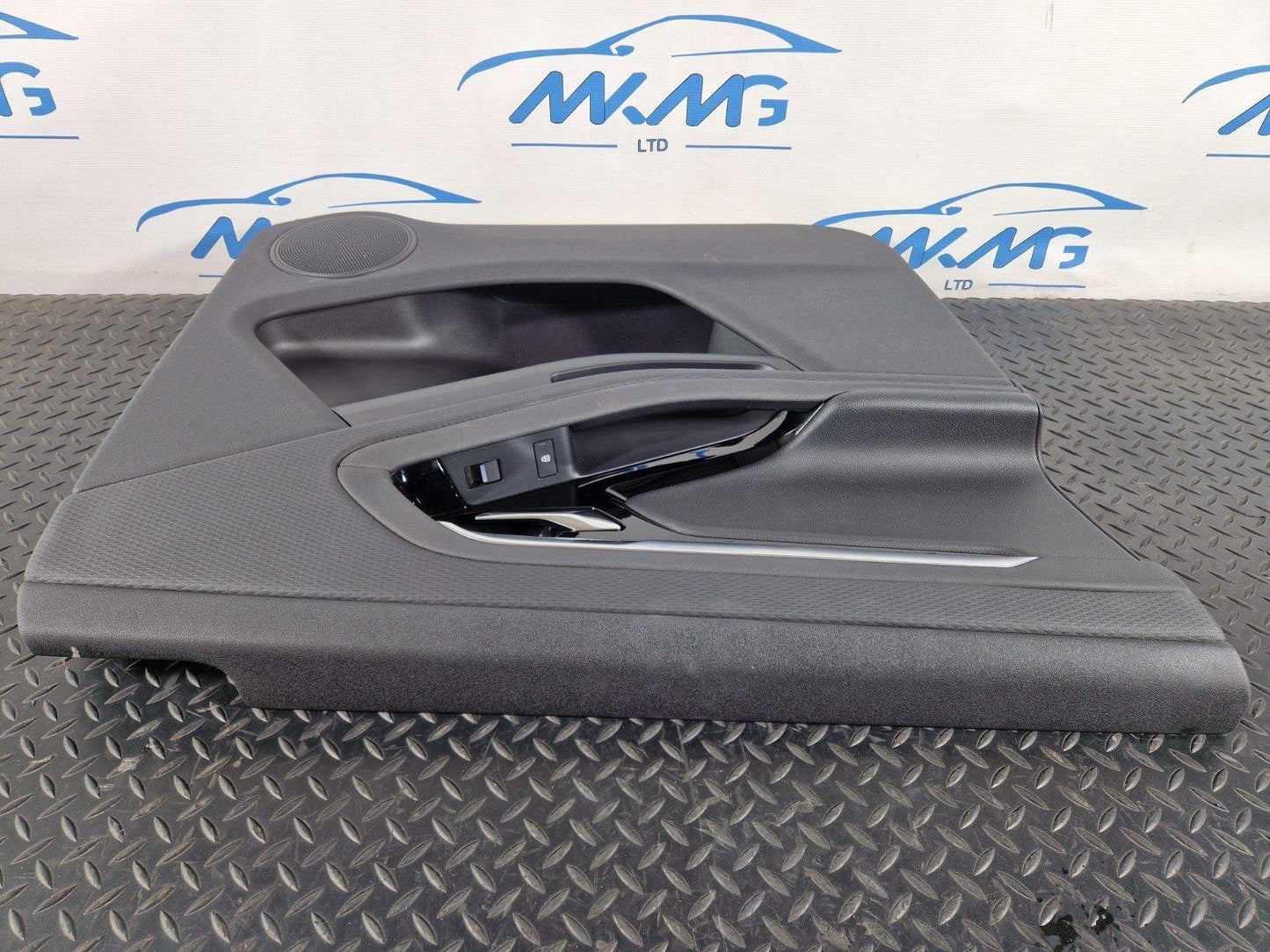 19-ON RANGE ROVER EVOQUE L551 GENUINE FRONT LEFT DOOR CARD PANEL