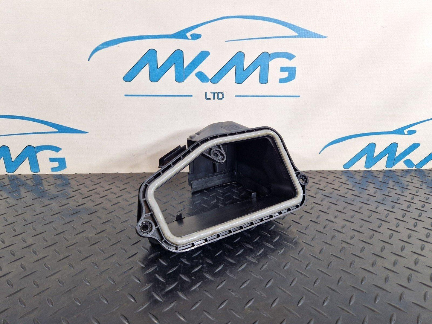 18-ON MERCEDES BENZ A CLASS W177 OEM AIR INTAKE DUCT HOUSING COVER A1778306000