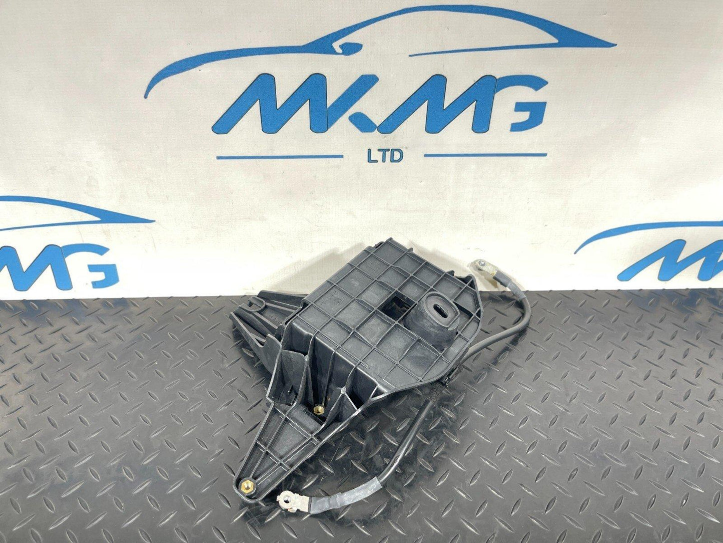 14-21 MERCEDES BENZ C300 W205 GENUINE BATTERY HOLDER BRACKET A2055451640