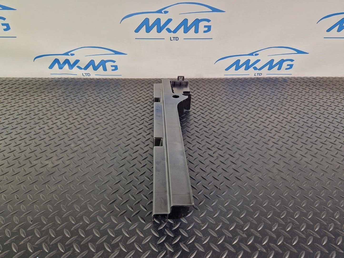 14-19 MERCEDES BENZ GLA X156 OEM LEFT QUATER PANEL TRIM BRACKET A1568901100