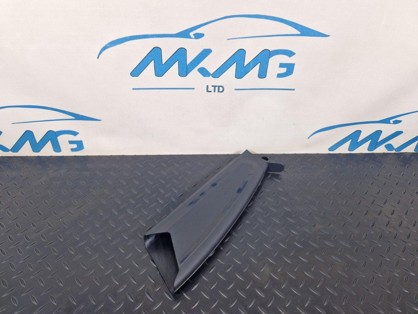 15-18 AUDI A7 4G OEM REAR LEFT TAILGATE HINGE COVER TRIM 4G8827991A