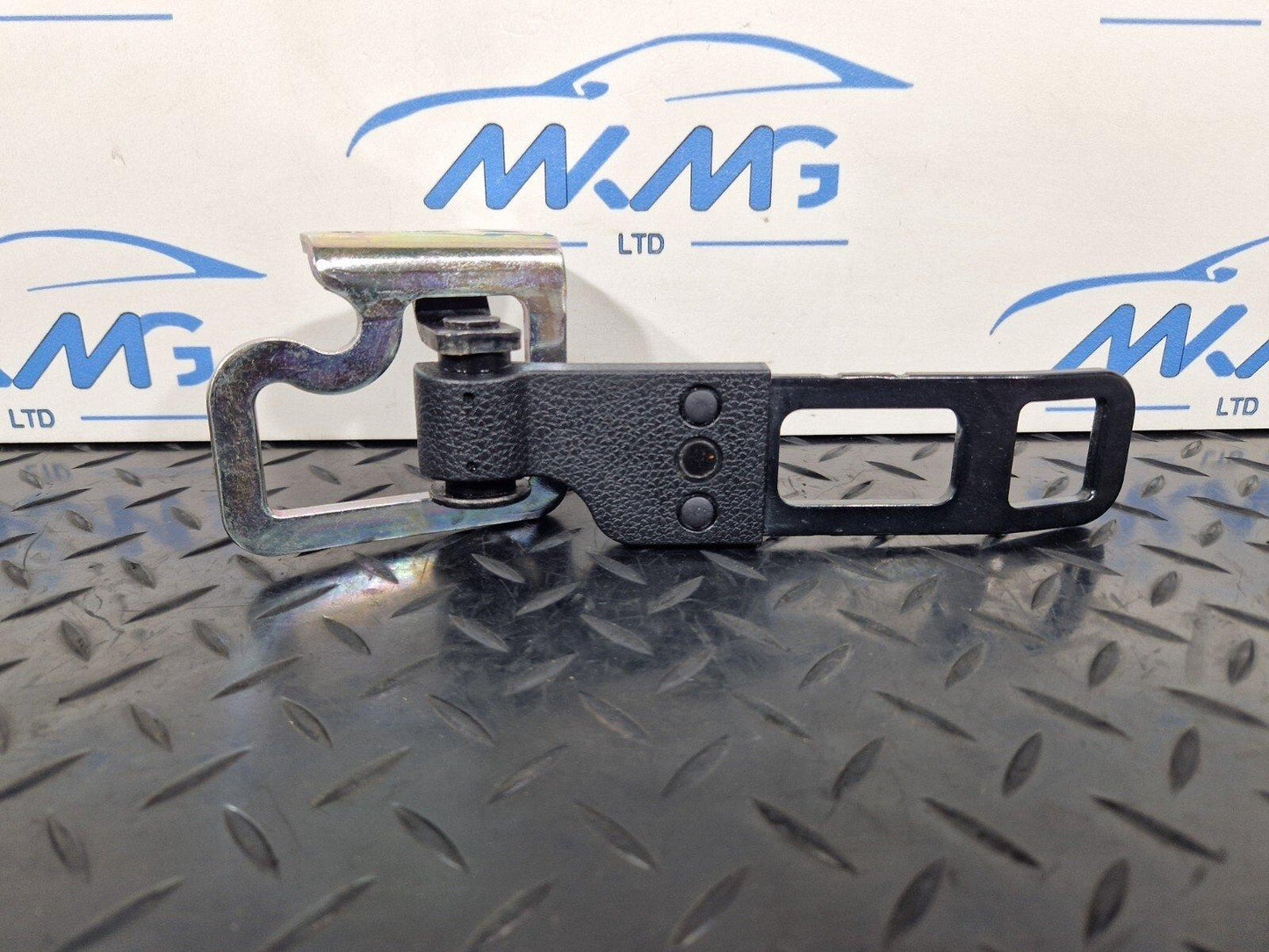 14-20 MERCEDES BENZ GLA X156 REAR BACKREST RETAINING LEFT BRACKET A1569208100