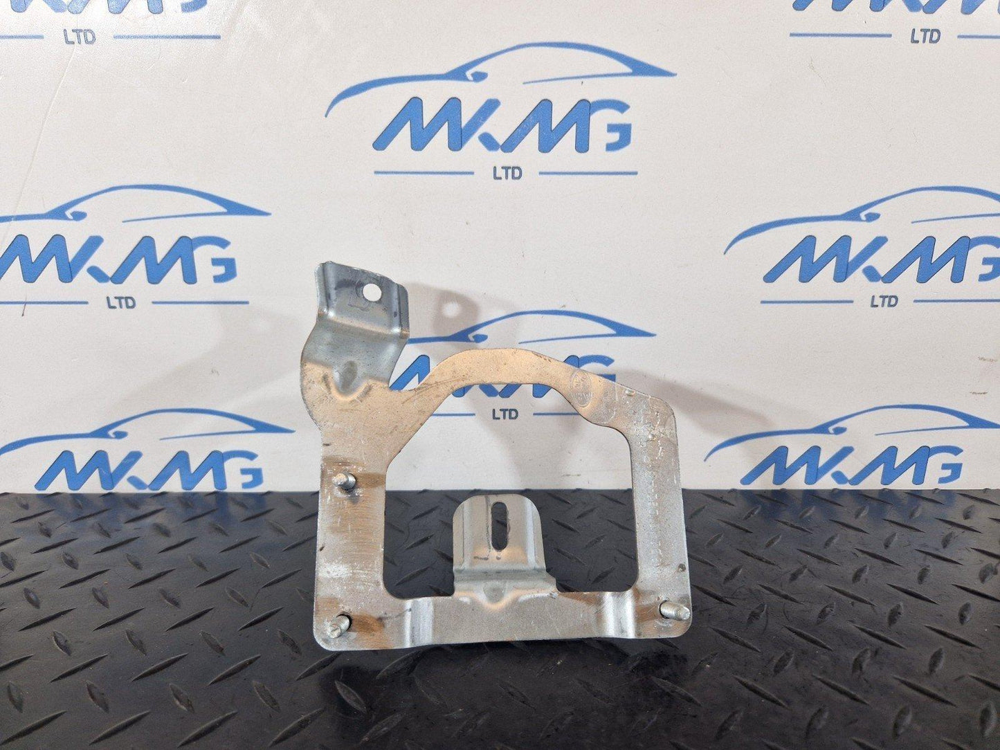 19-ON RANGE ROVER EVOQUE L551 GENUINE BRACKET M8D2-101D92-AB