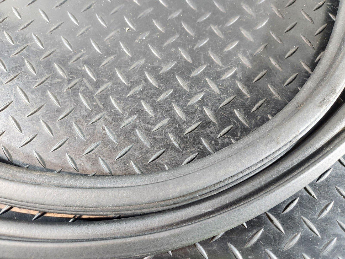 16-20 AUDI Q7 4M GENUINE REAR LEFT & RIGHT DOOR SEAL RUBBER STRIP 4M0833721C