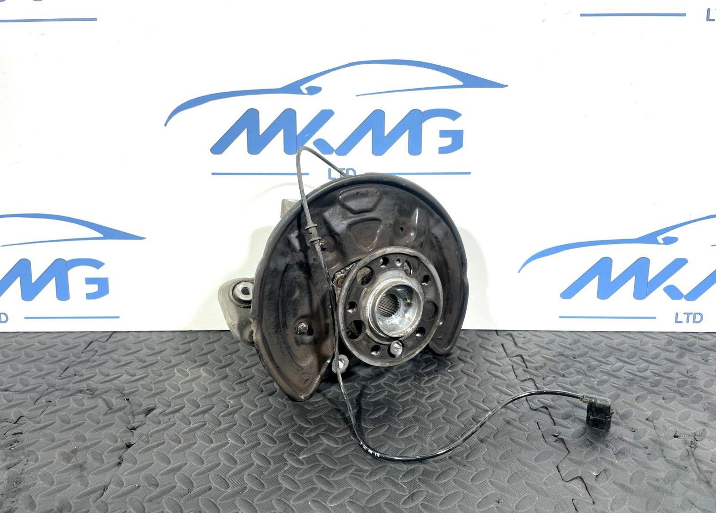 14-21 MERCEDES BENZ C300 W205 REAR LEFT PASSENGER SIDE WHEEL HUB A2055467380