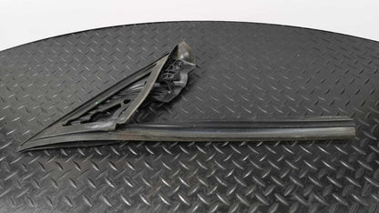 13-19 MERCEDES CLA W117 C117 GENUINE FRONT RIGHT DRIVER SIDE WINDOW RUBBER SEAL