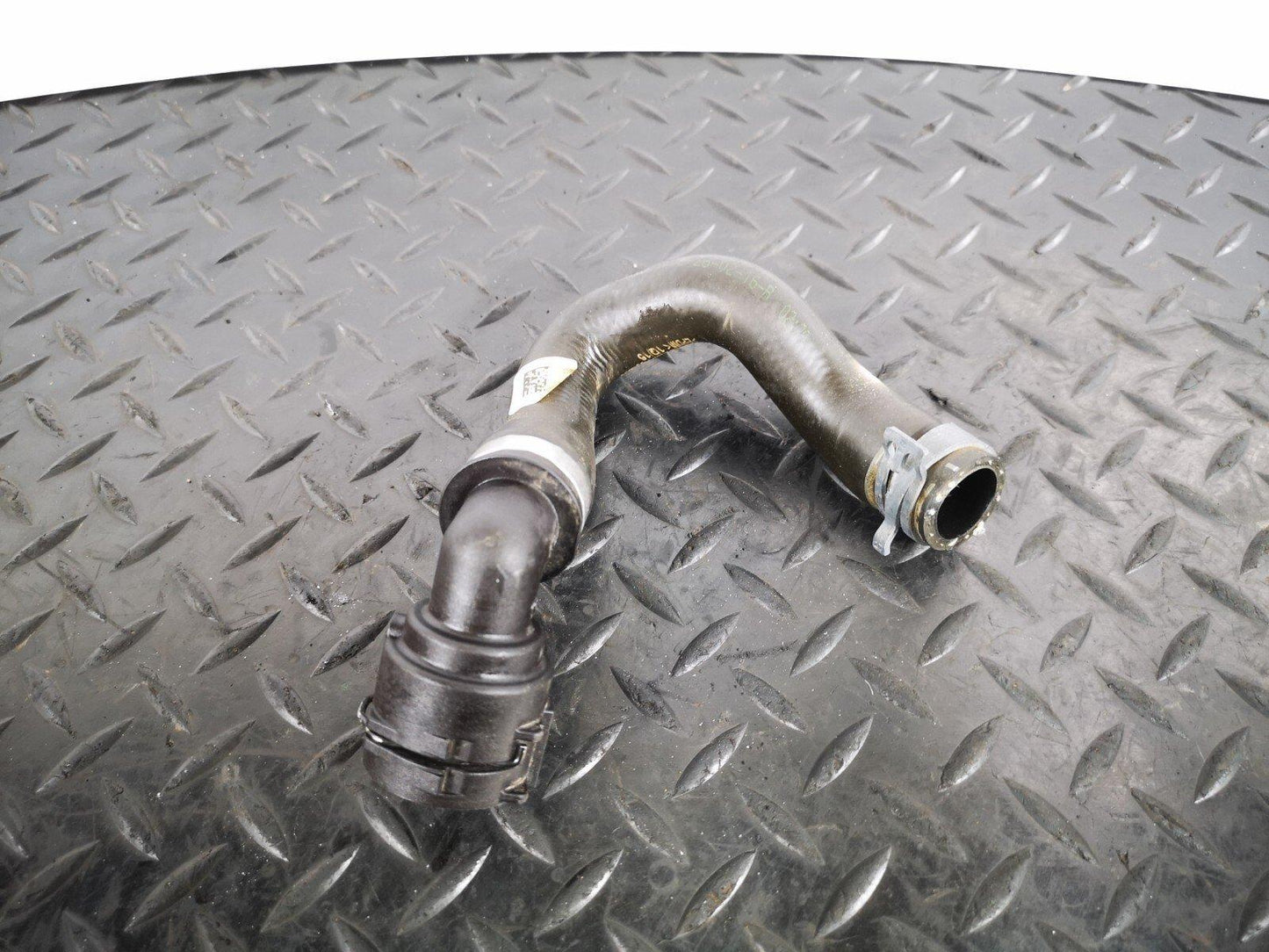 16-19 AUDI A4 B9 GENUINE V6 3.0TDI CSW ENGINE WATER COOLANT PIPE 8W0819332P
