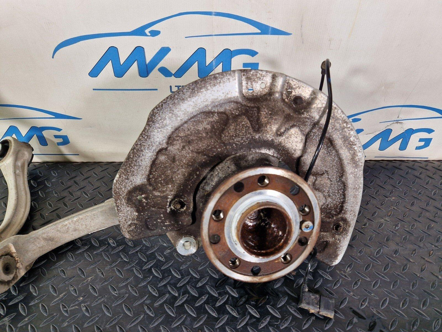 14-21 MERCEDES BENZ C200 W205 FRONT HUB RIGHT DRIVER SIDE A2052200