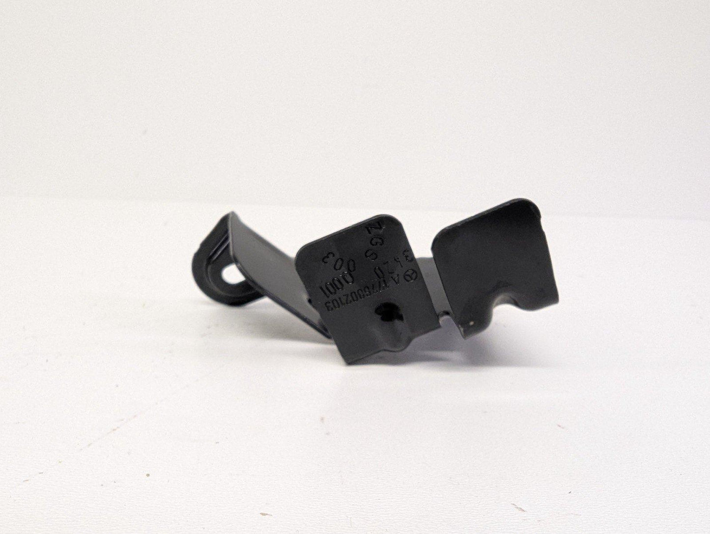 19-ON MERCEDES CLA C118 BOOT TRUNK FLOOR COMPARTMENT HOLDER BRACKET A1776802103