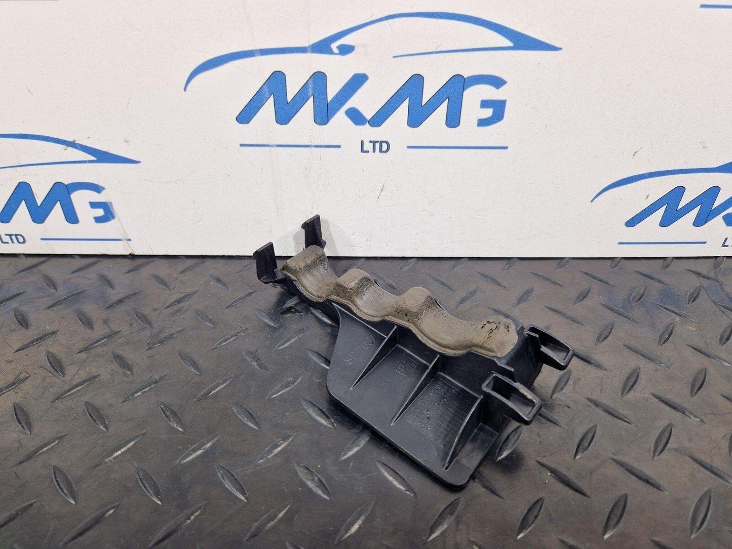 14-21 MERCEDES-BENZ C-CLASS C250D W205 GENUINE PIPE HOLDING BRACKET A2058310798