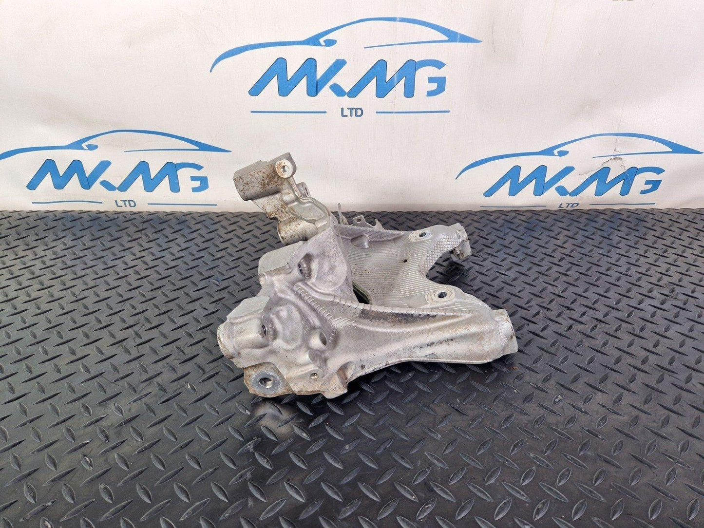 16-19 AUDI A4 B9 GENUINE OEM FRONT RIGHT SIDE SUBFRAME BRACKET MOUNT 8W0399296E