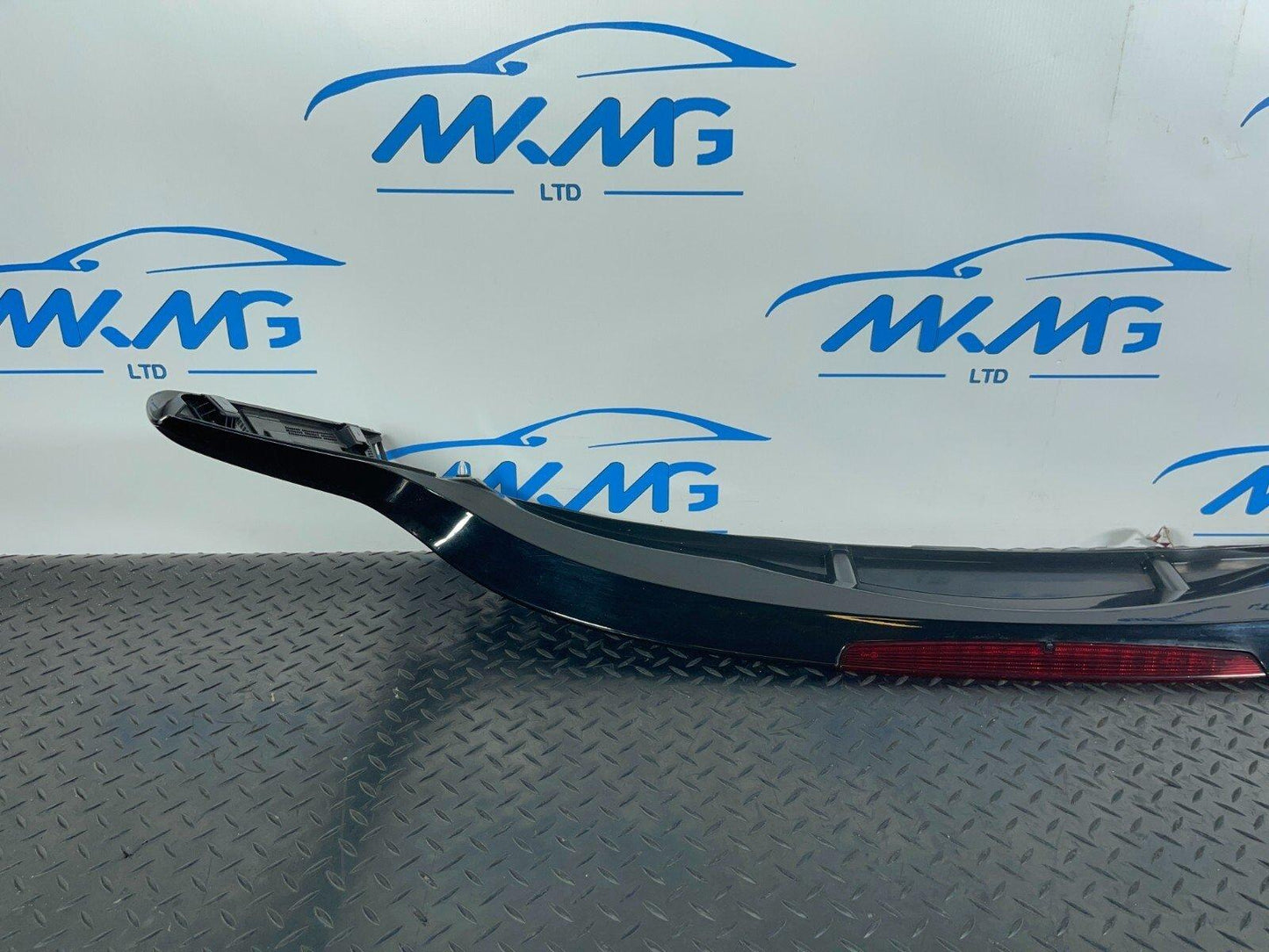 16-22 BMW X1 F48 REAR TAILGATE BOOT LID BLACK SPOILER BRACKET 7360536