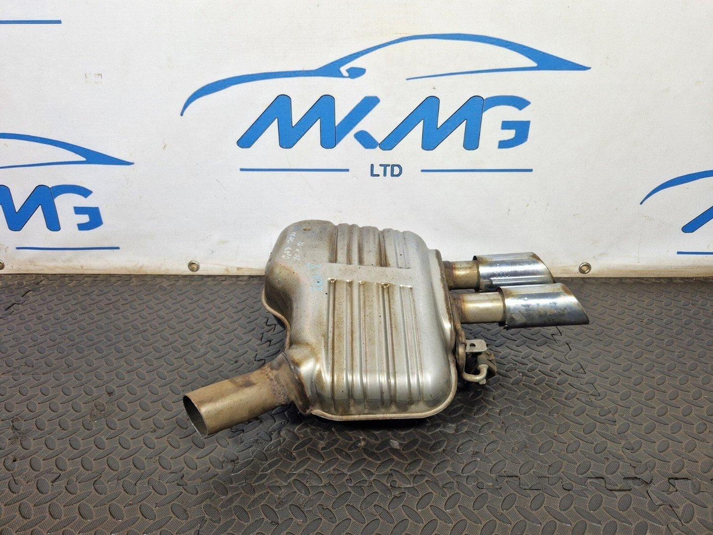 AUDI A4 B9 REAR EXHAUST BOX 8W0253611D BY32061419CZ