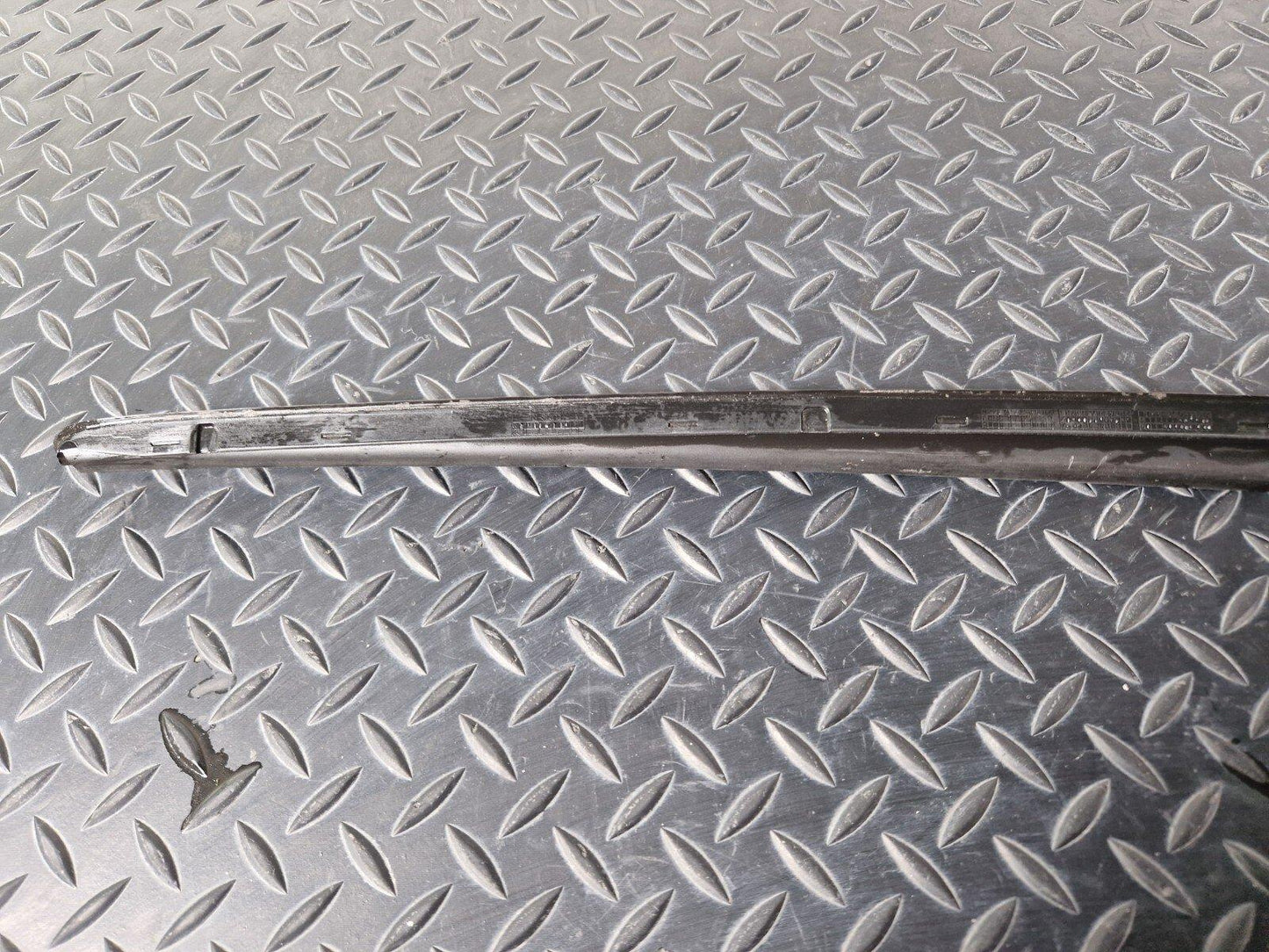 16-19 AUDI A4 B9 FRONT WINDSCREEN O/S WEATHERSTRIP MOULDING STRIP 8W0854328C
