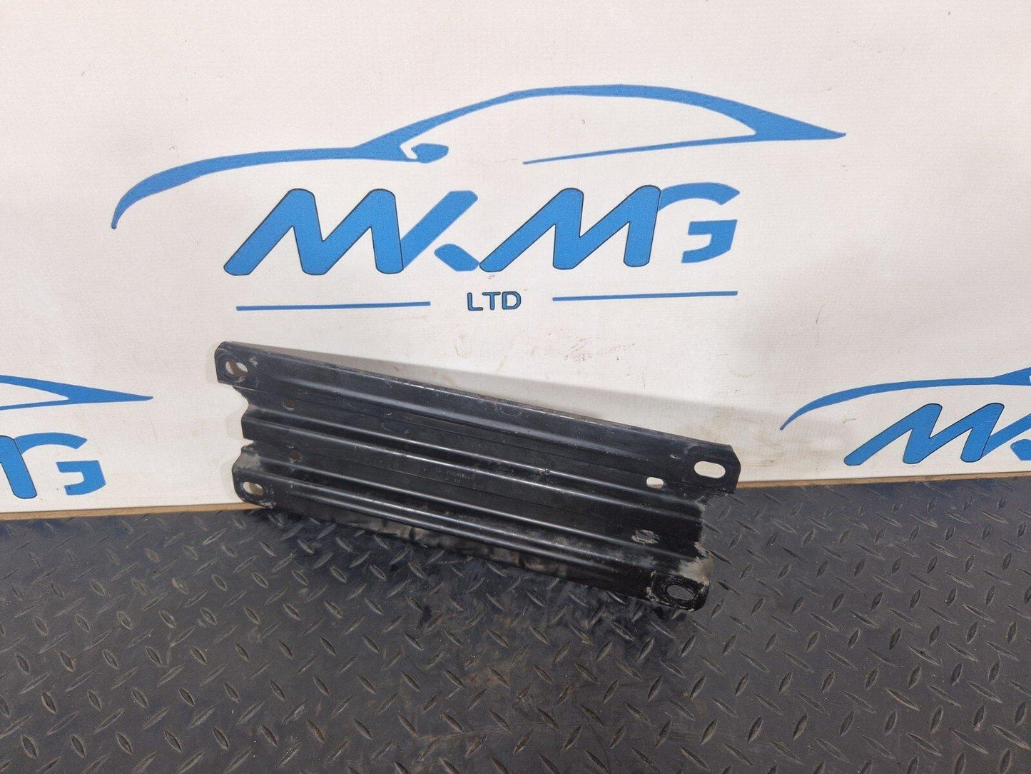 18-ON MERCEDES BENZ A CLASS W177 UNDERBODY MOUNT BRACKET  A1776161900