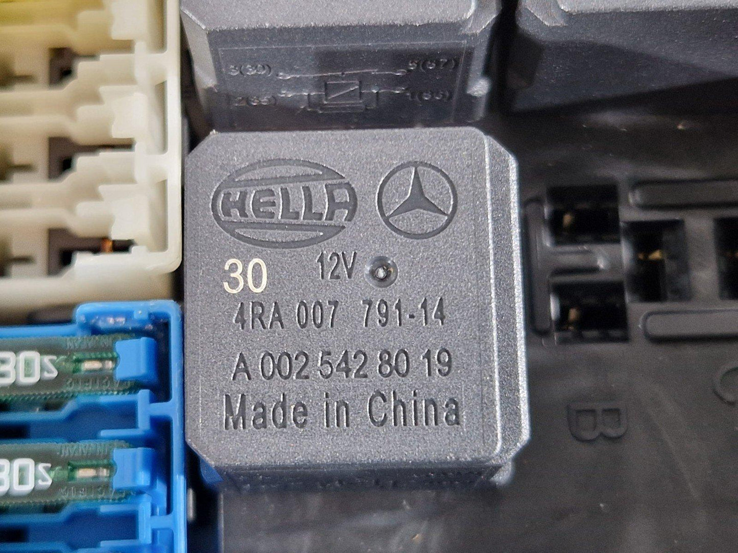 11-19 MERCEDES BENZ ML W166 FUSE BOX DISTRIBUTION CONTROL MODULE A1665460143