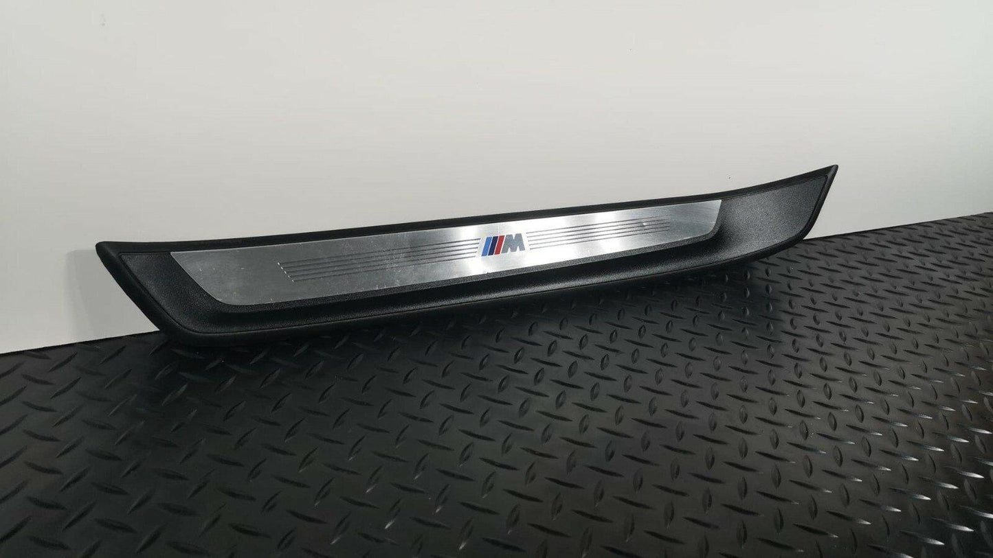 BMW X1 E84 GENUINE PASSENGER LEFT SIDE FRONT KICK PLATE TRIM 7318567