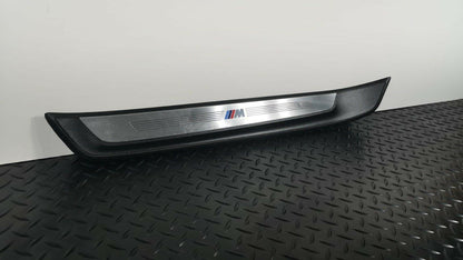 BMW X1 E84 GENUINE PASSENGER LEFT SIDE FRONT KICK PLATE TRIM 7318567