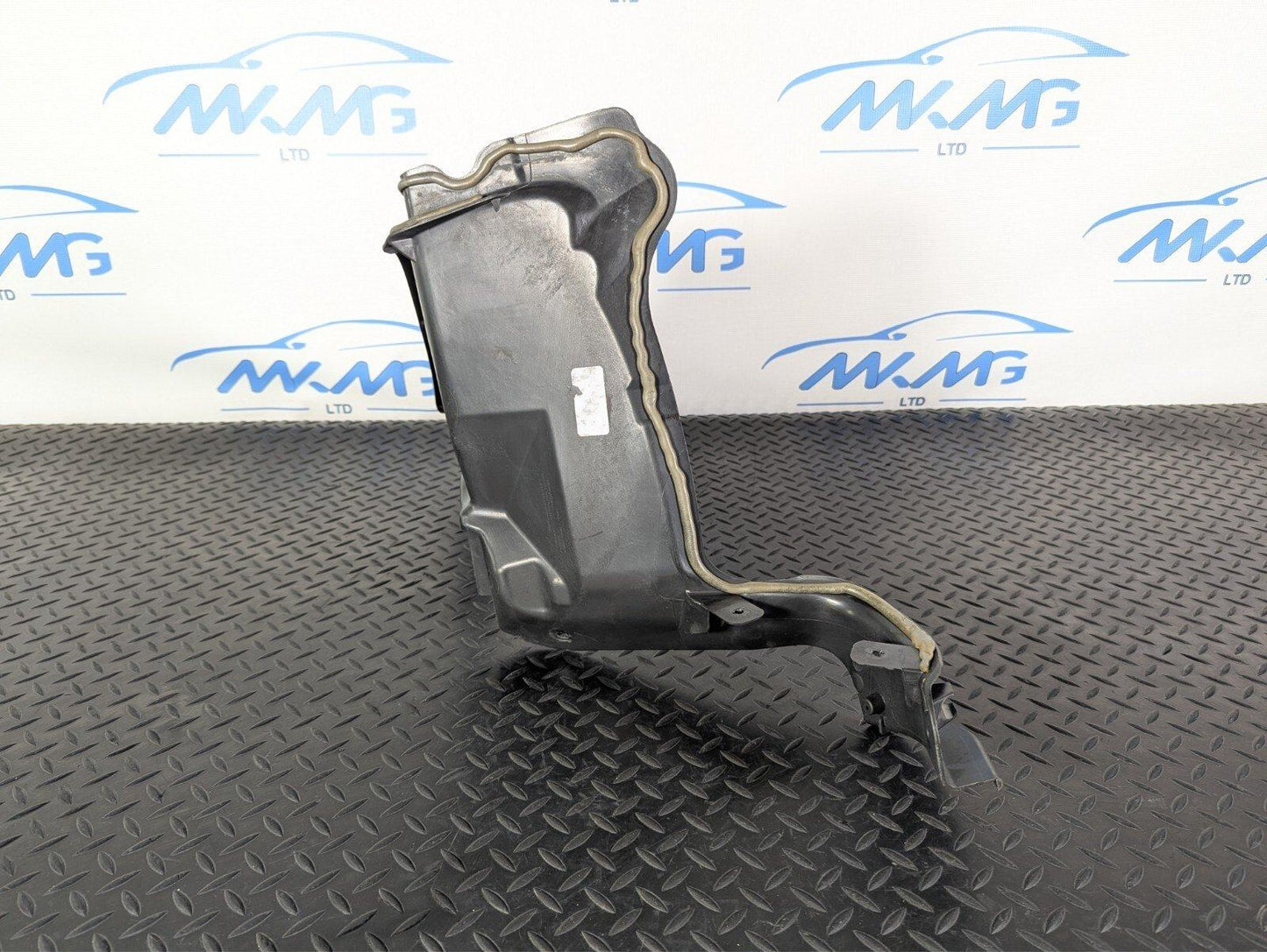 11-19 MERCEDES BENZ ML W166 GENUINE LOWER LEFT N/S PARTITION PANEL A1666201178