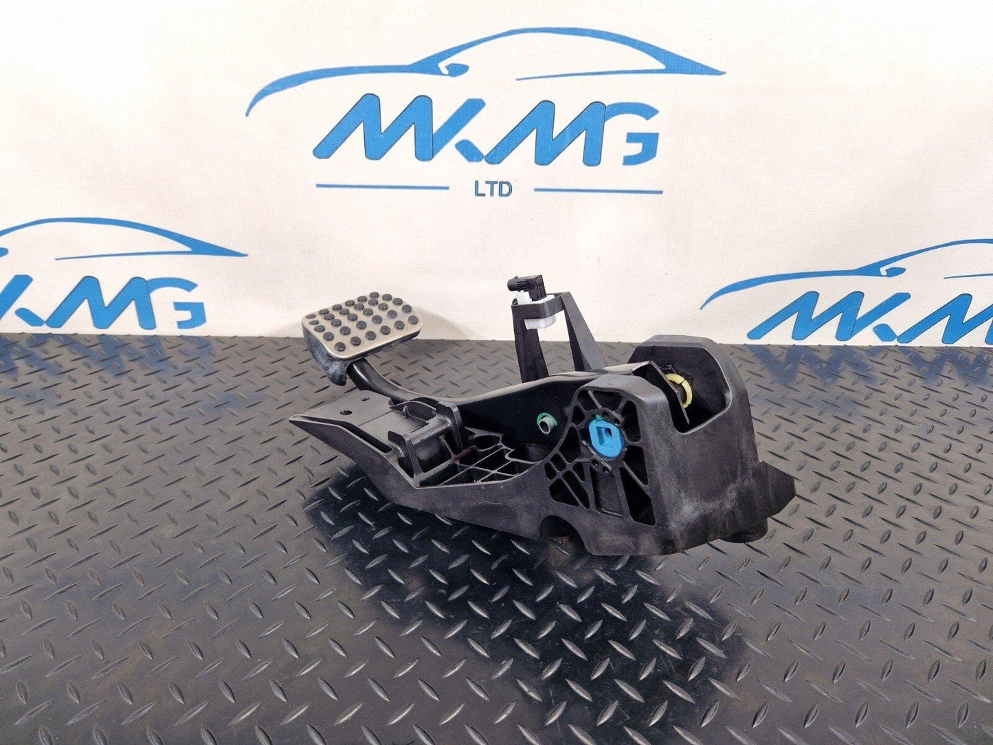 19-ON MERCEDES BENZ B CLASS W247 AUTOMATIC BRAKE PEDAL ASSEMBLY UNIT A2472902600