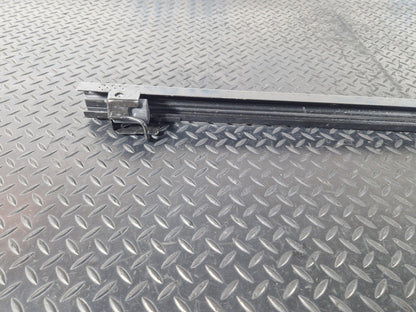 14-23 MERCEDES BENZ VITO W447 MIDDLE RIGHT SLIDING DOOR RUNNER GUIDE A4477662200