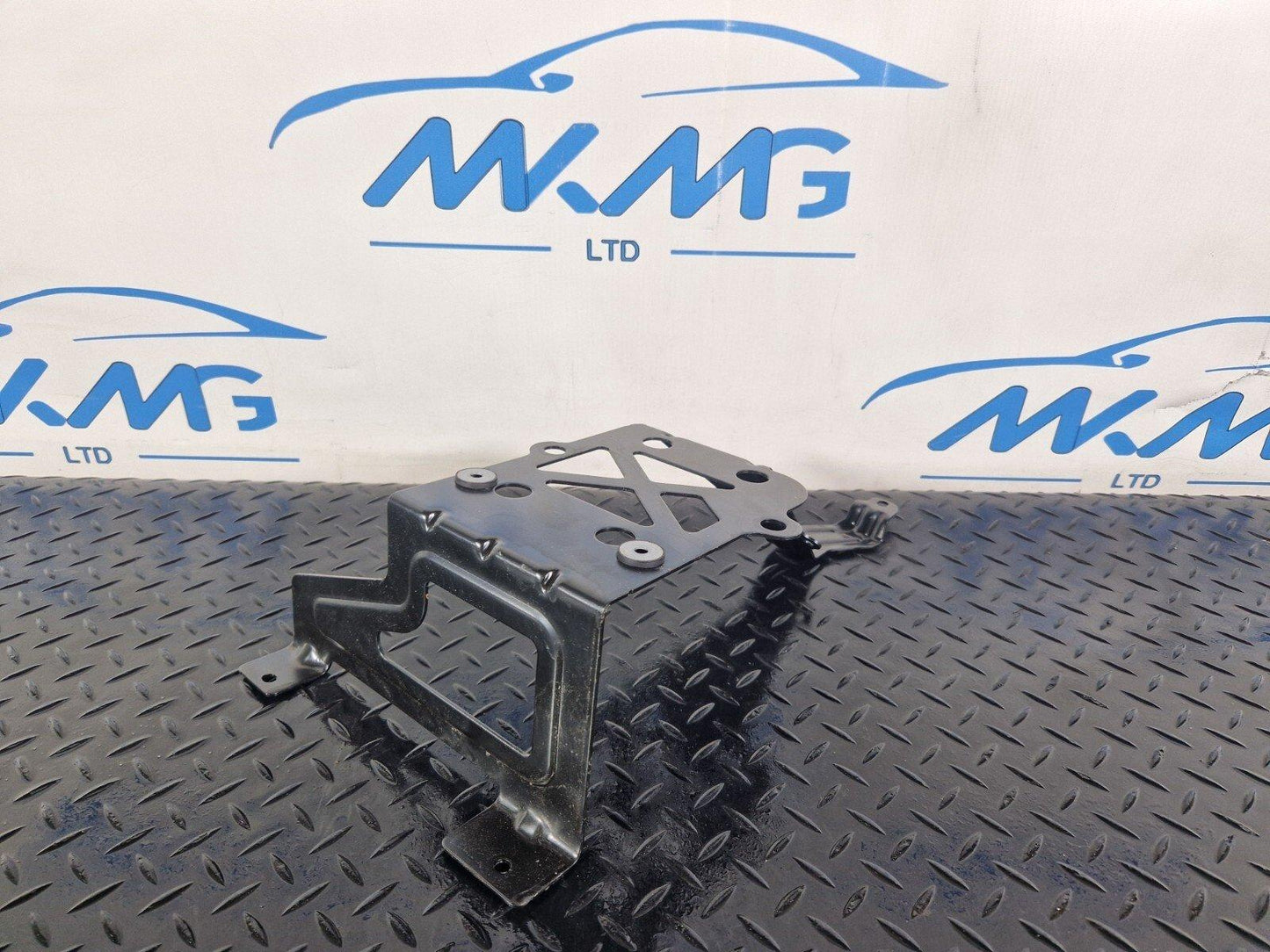19-ON MERCEDES BENZ CLA C118 GENUINE HEATER MATRIX BRACKET HOLDER A2475010300