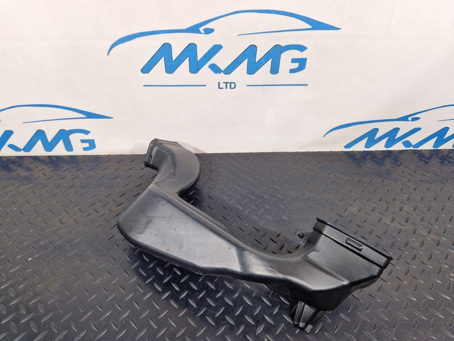 16-23 AUDI A5 F5 SPORTBACK S-LINE AIR GUIDE 8W2819655