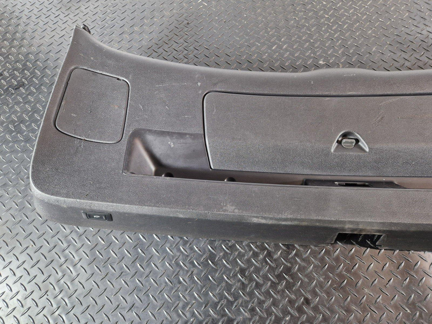 10-15 AUDI Q7 4L DAMAGED REAR BOOT LID TAILGATE INNER COVER TRIM 4L0867973D