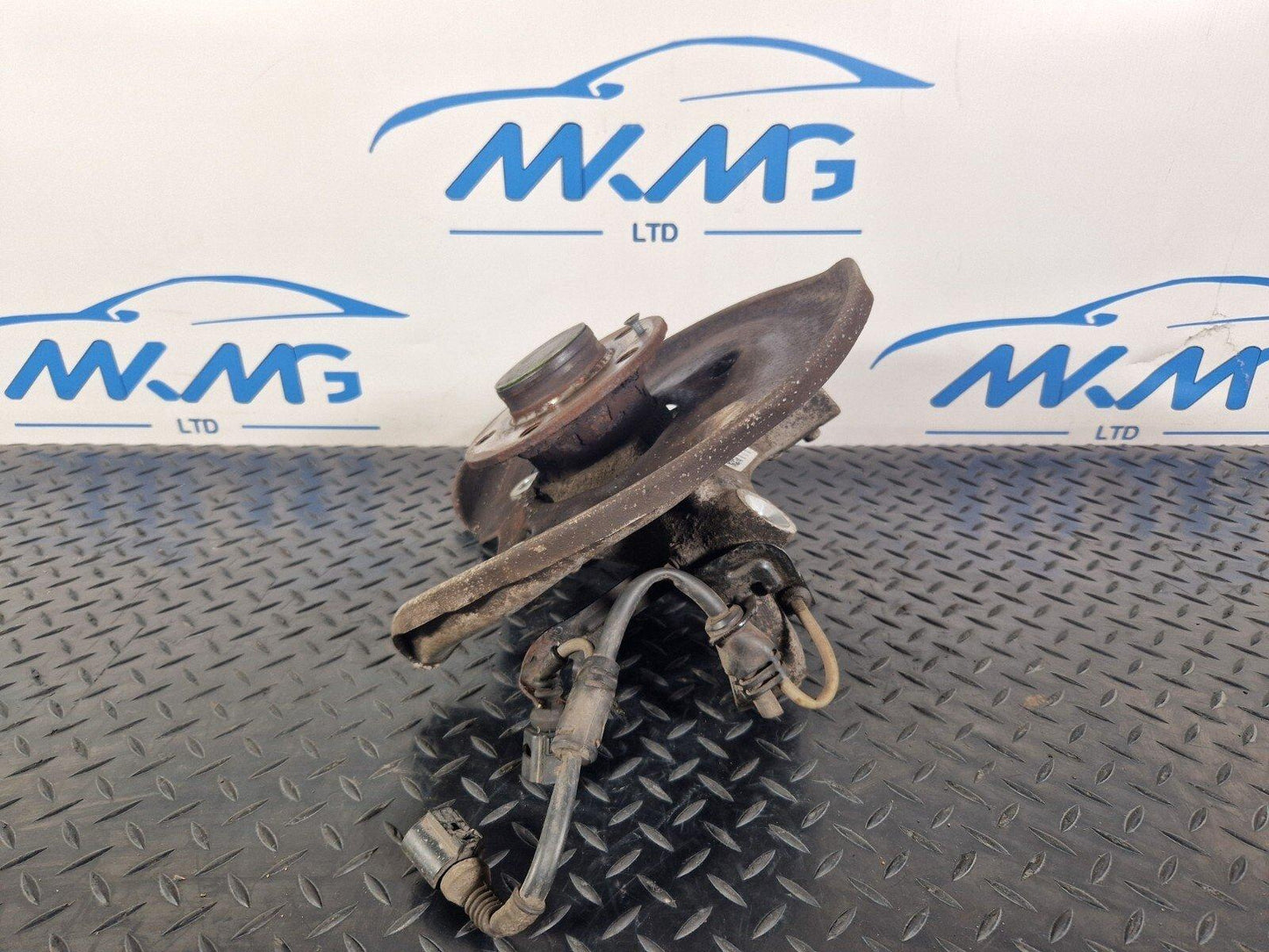 16-19 AUDI A4 B9 O/S/R REAR RIGHT WHEEL HUB & BEARING 8W0505436T 8W0615612