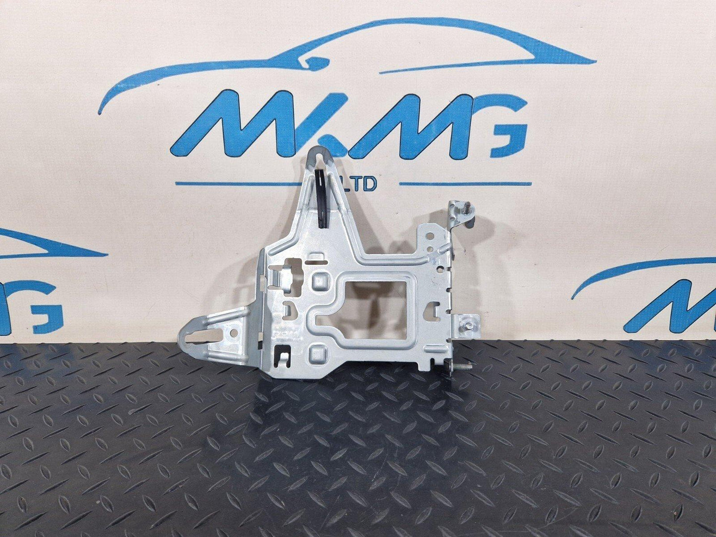 14-21 MERCEDES BENZ C200 W205 FUSE BOX RELAY HOLDER BRACKET A2055451740