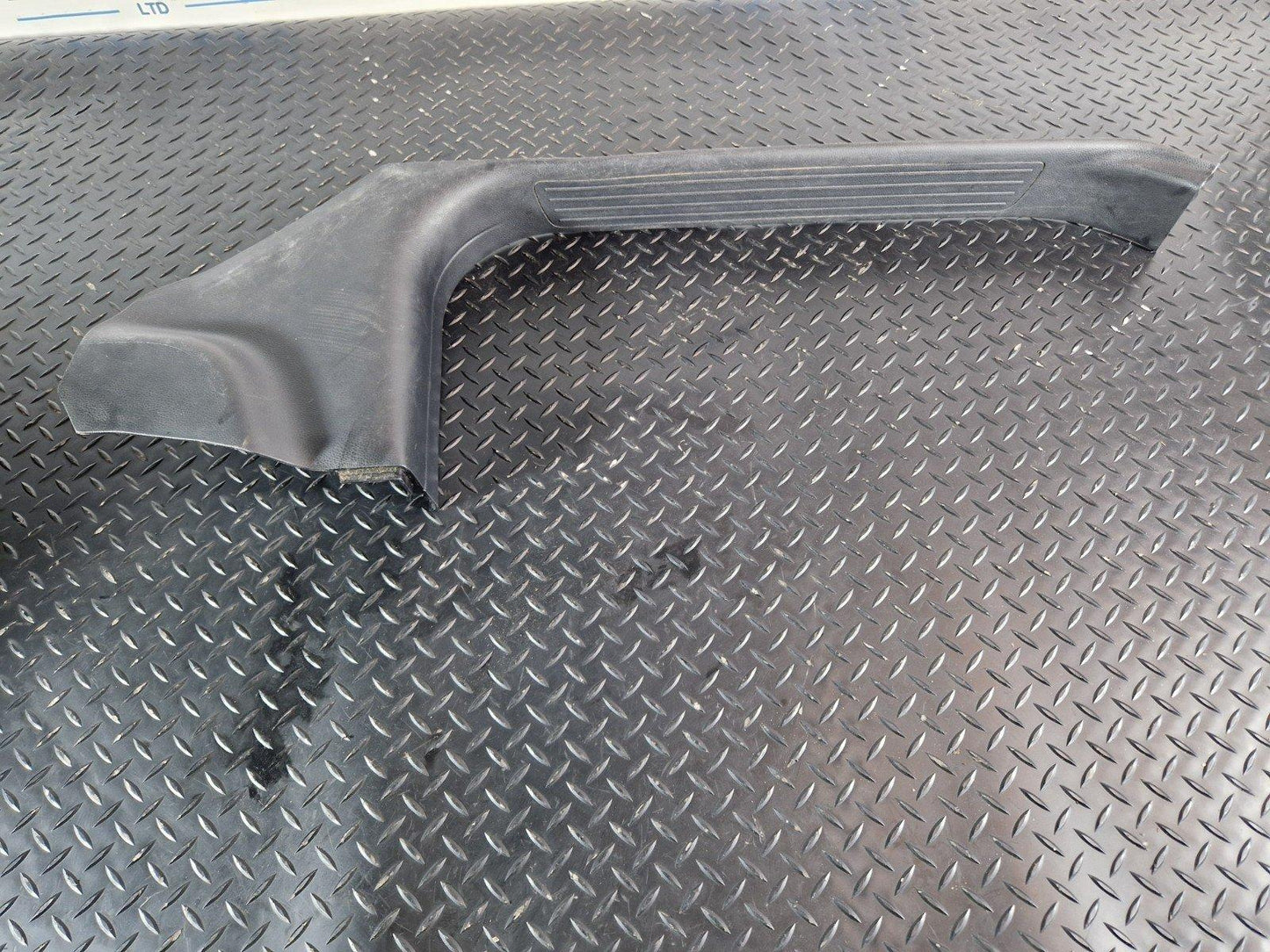 16-19 MERCEDES BENZ GLE W166 LEFT FRONT SILL TRIM COVER A1666801735